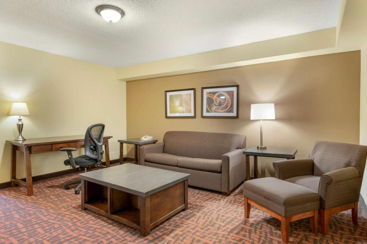Best Western Louisville East Inn & Suites Dış mekan fotoğraf