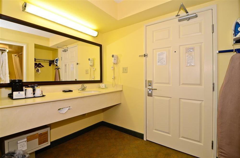 Best Western Louisville East Inn & Suites Oda fotoğraf