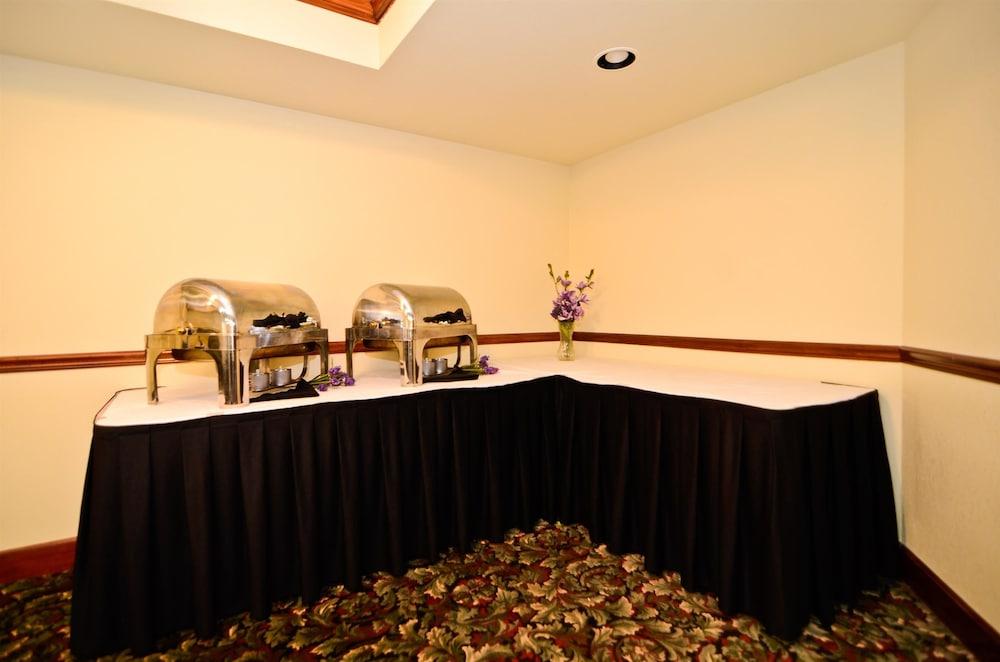 Best Western Louisville East Inn & Suites Dış mekan fotoğraf